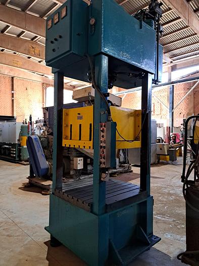 Used Prensa hidráulica 200T