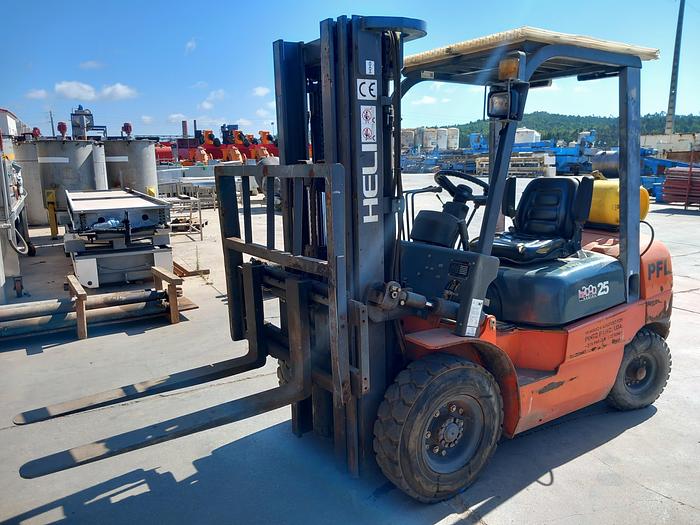 Used Empilhador HELI a gás 2500kg