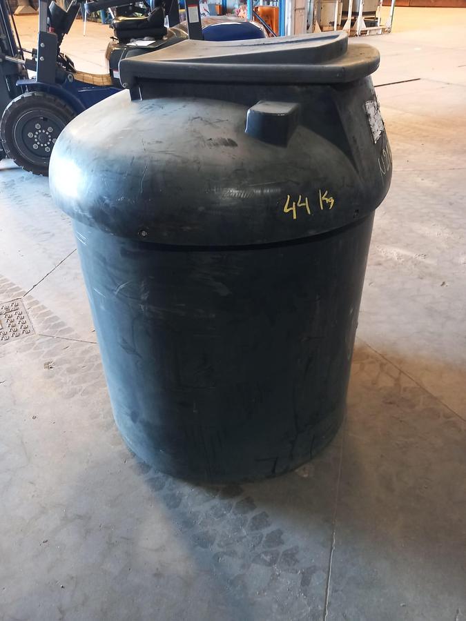 Used Reservatorio para oleos 1000 l.