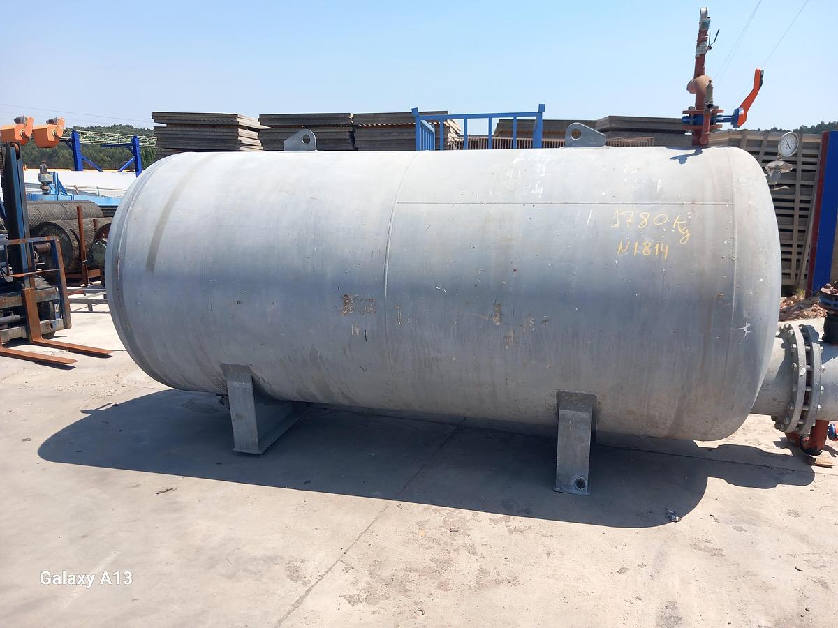 Used Reservatório de ferro para água 6000 litros