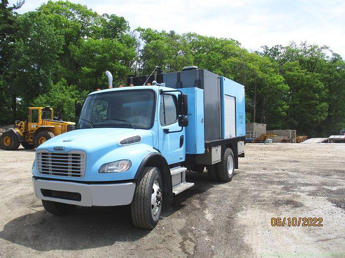 Used 2004 Freightliner M2-106