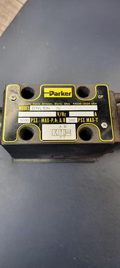 Used PARKER LEVER OPERATED HYDRAULIC VALVE/ D1VL1DN (203)