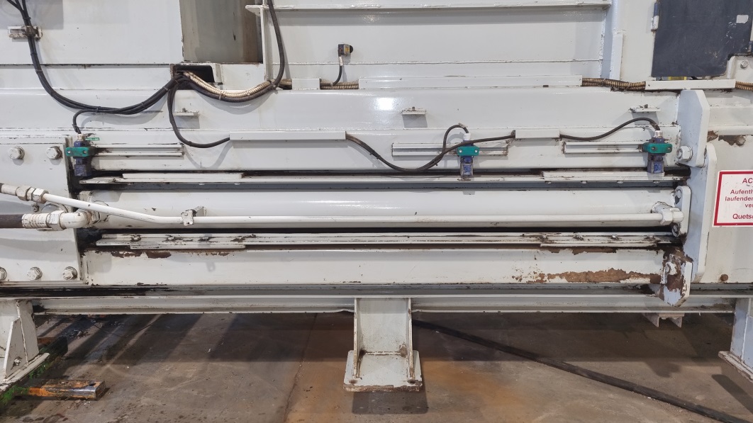 Used Ballenpresse Avermann, Typ AVOS BP1211-15/50, Presskraft 50 t, Baujahr 2012