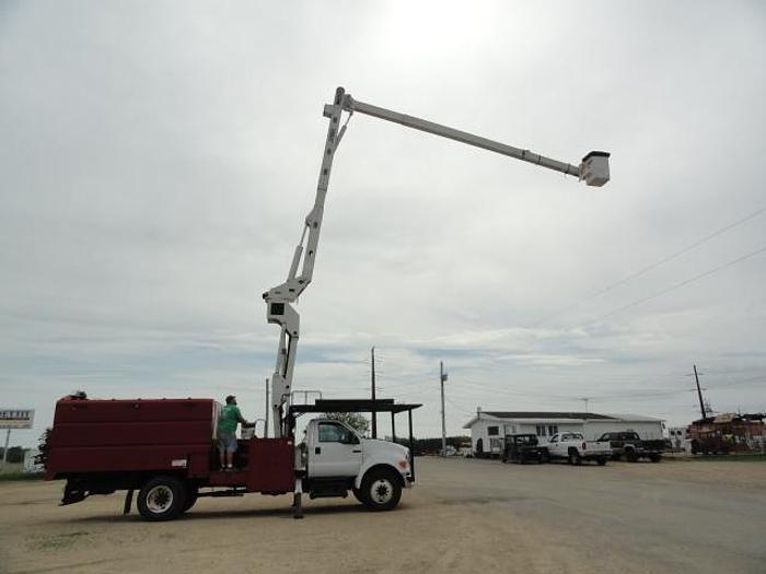 Used 2011 versalift V0270E
