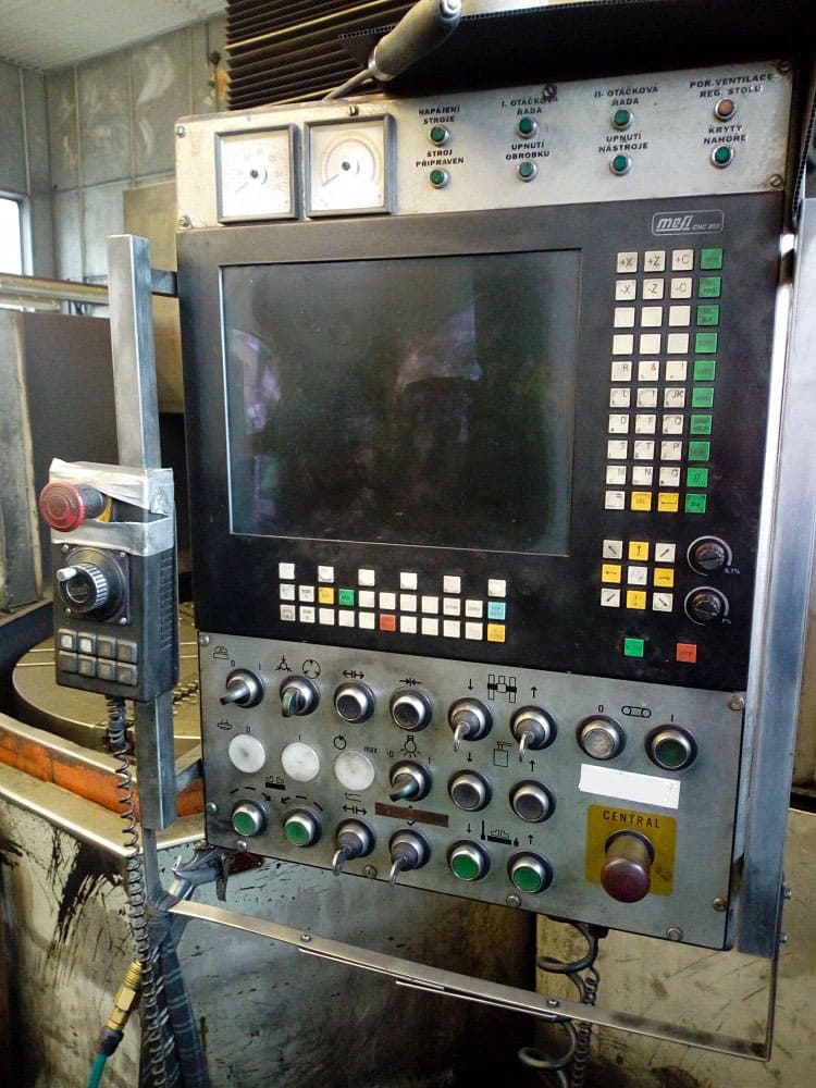 Used TOS SKIQ 16 - CNC Vertical machining centers - 2002