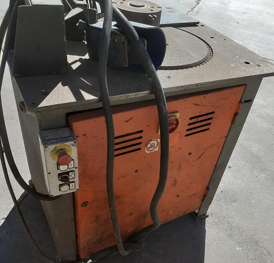 Usado Máquina de dobrar aço SCHNELL