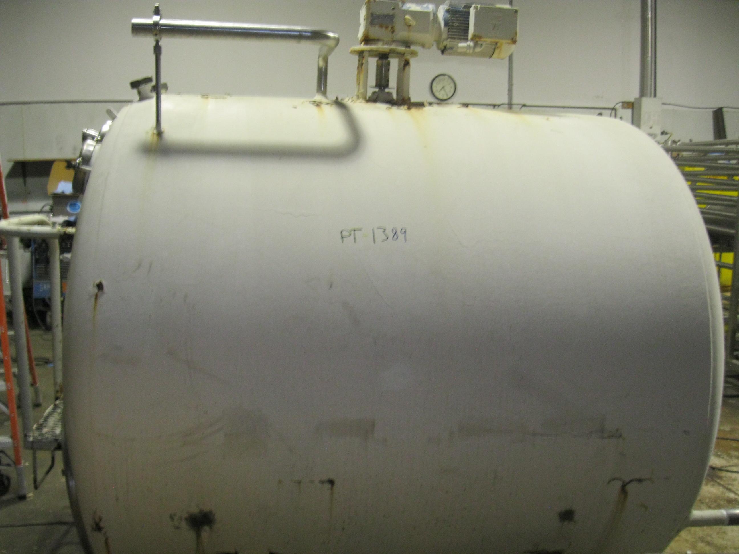 Usado 1000 GALLON HORIZONTAL BULK TANK WITH AGITATION AND JACKET