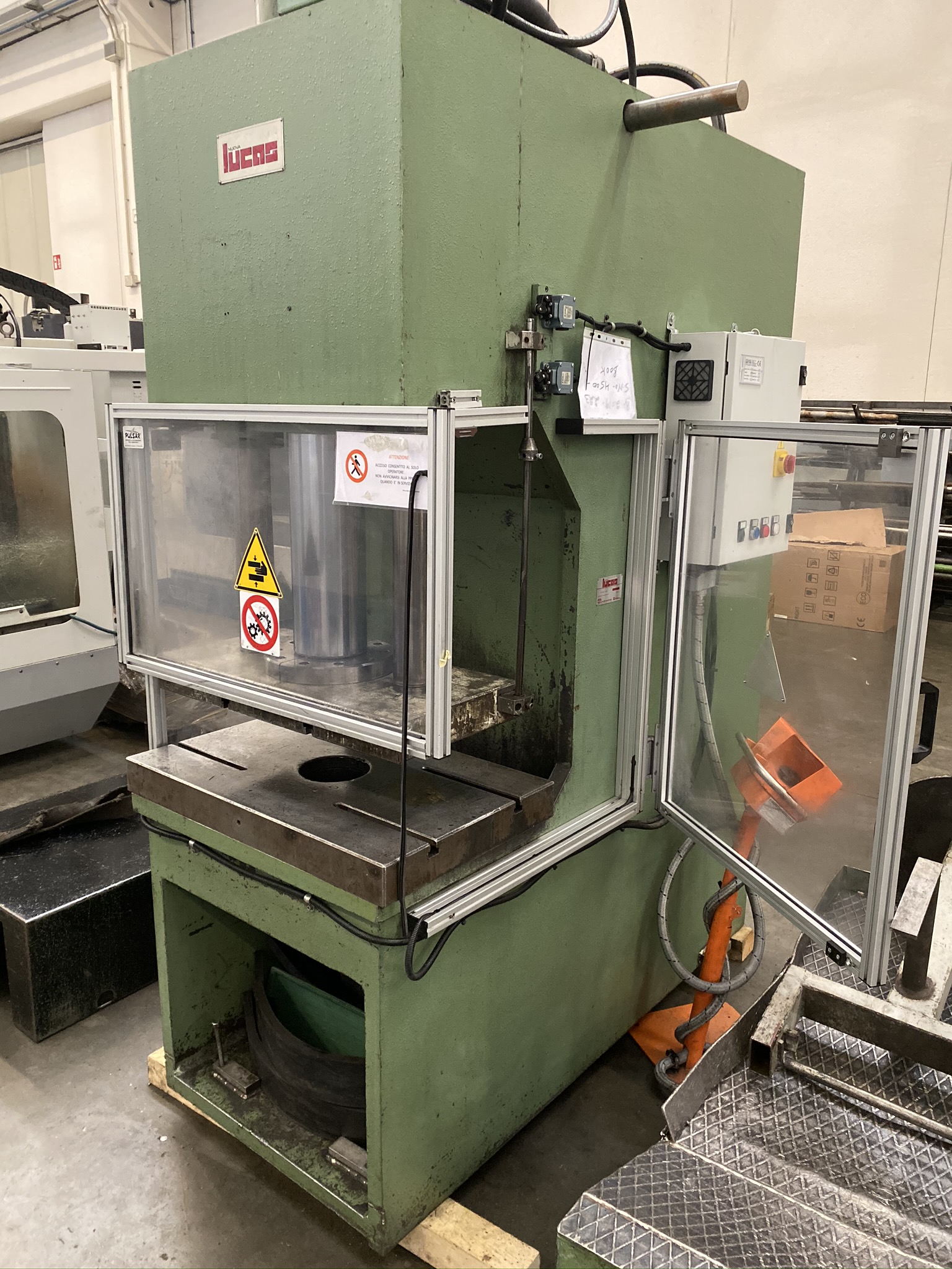 Usato 2012 NUOVA LUCAS 130 Ton