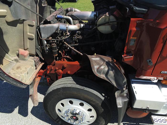 Used 2005 MACK CV713