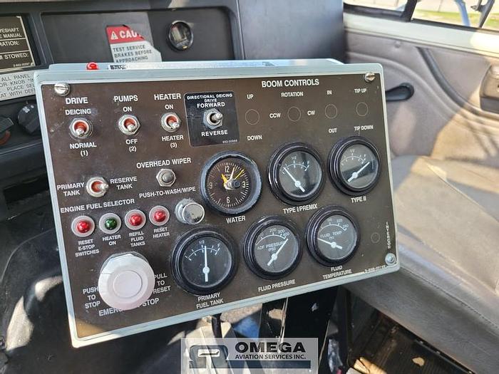 Used 1998 Global 2100MFNR Aircraft Deicer (2,000 gallon tank cap) on Navistar 4700 Chassis