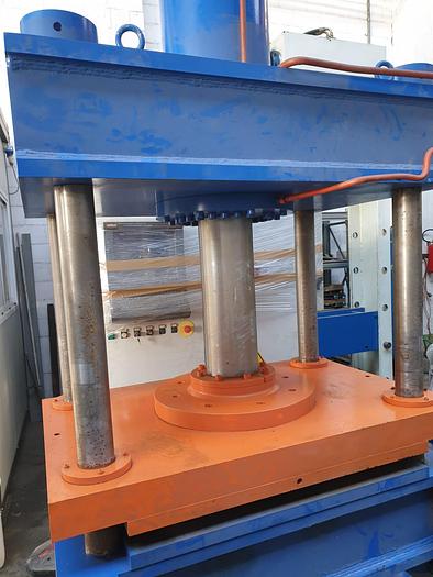 Gebruikt Pressa Idraulica a 4 Colonne 200 TON