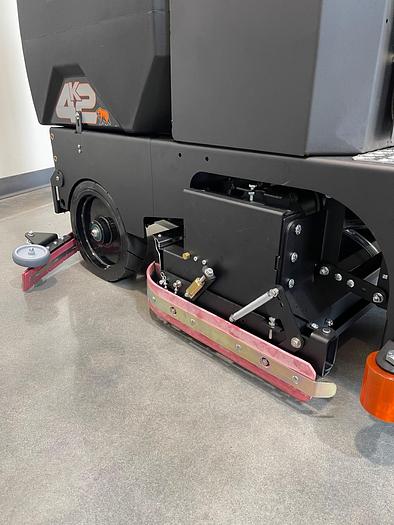 NEW KODIAK K42 RIDER FLOOR SCRUBBER (30" CYLINDRICAL)