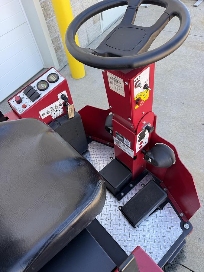 Used 2023 FACTORY CAT TR RIDER SWEEPER