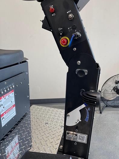 NEW KODIAK K42 RIDER FLOOR SCRUBBER (30" CYLINDRICAL)