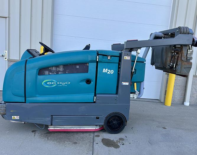 Used 2016 Tennant M20 Sweeper/Scrubber Combo (Propane) SN M20-7585