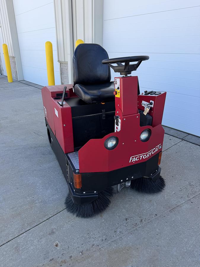 Used 2023 FACTORY CAT TR RIDER SWEEPER