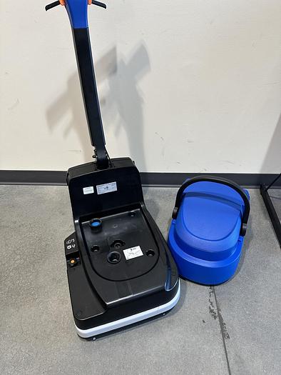 CLARKE MA3013B WALK-BEHIND FLOOR SCRUBBER (FLOOR MODEL)