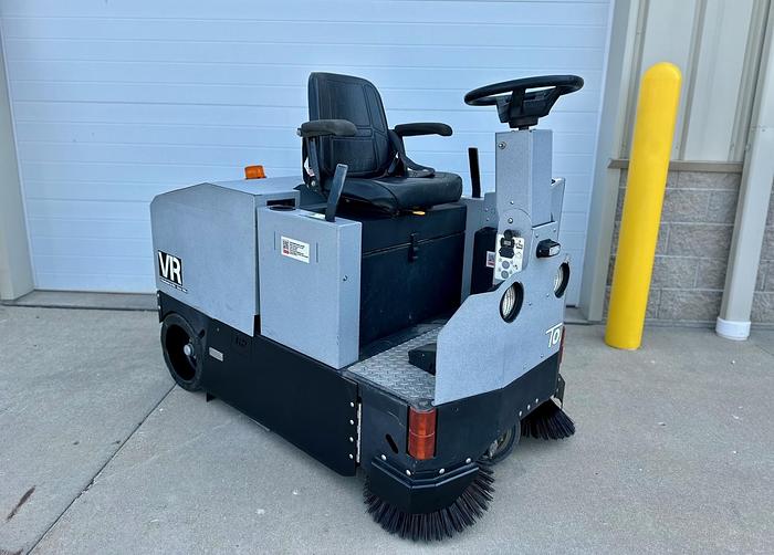 Used 2015 Tomcat VR Rider Sweeper (Battery)