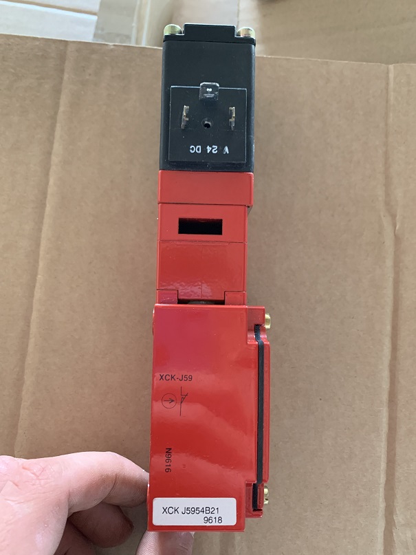 Used Telemecanique limit switch xck-j5954b21