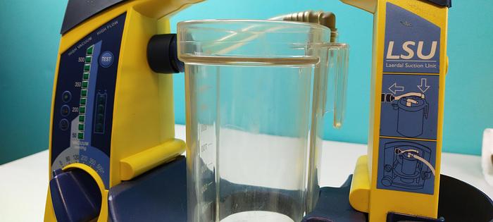 Gebraucht Laerdal Suction Unit LSU Absauggerät