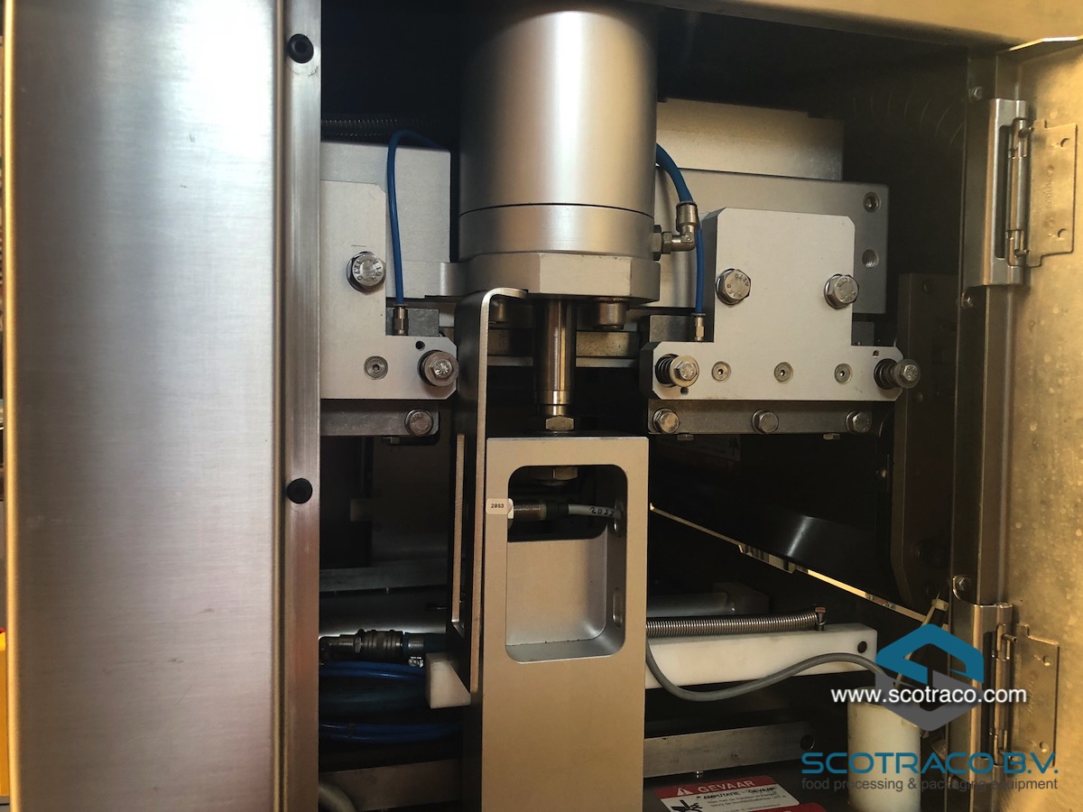 Used Multivac T250 MAP-traysealer. Semi-automatic, excellent condition.