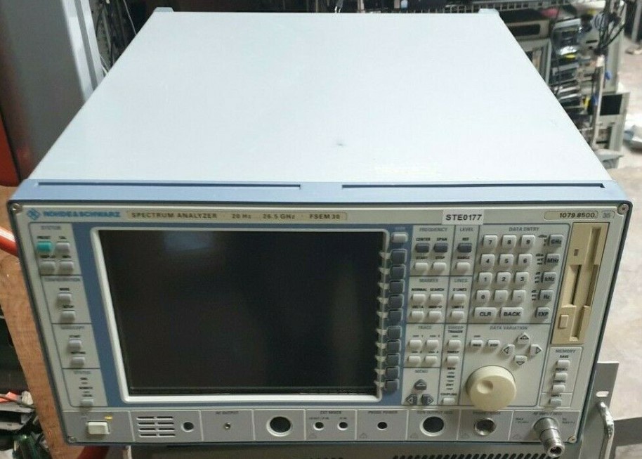 Used Rohde & Schwarz FSEM30 1079.8500.35 FSE-B22 1106.3480.02 SPECTRUM ANALYZER (R4S3