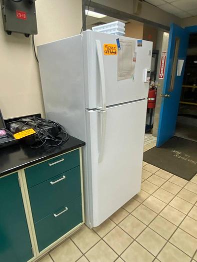 Used KENMORE 32'' W X 26'' L X 65'' H INCUBATOR