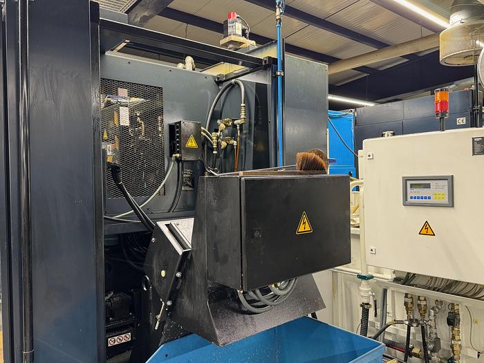 Gebraucht Bearbeitungszentrum - Horizontal MAKINO A55