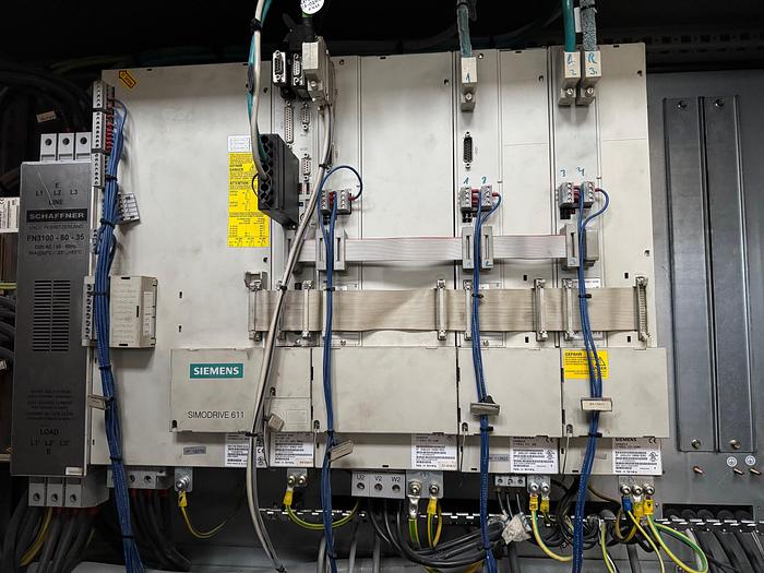 Gebraucht Ein Paket SIEMENS 810D Steuerung mit Antriebsregler und Karten