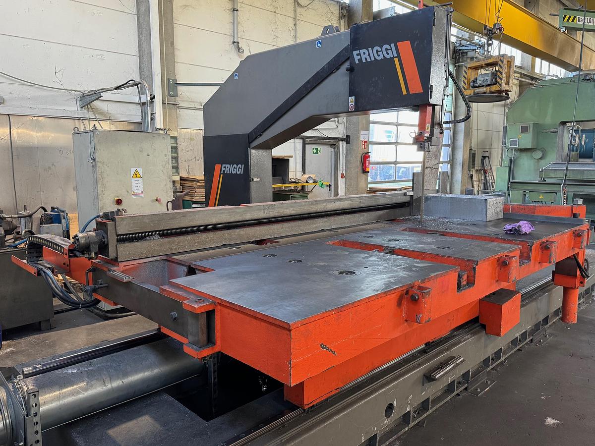 Gebraucht Vollautomatische Horizontal-Metallbandsäge für Großprofile FRIGGI NF VTS 3000 × 1500 × 800
