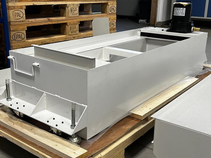 Gebraucht Innenkühlungvorbereiter mit Pumpe - Kühlmitteltank für CNC Bearbeitungszentrum