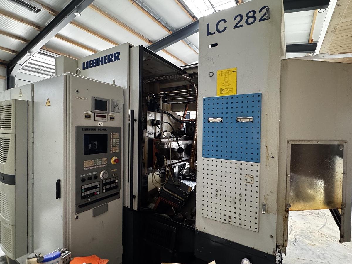 Gebraucht CNC Wälzfräsmaschine LIEBHERR LC 282