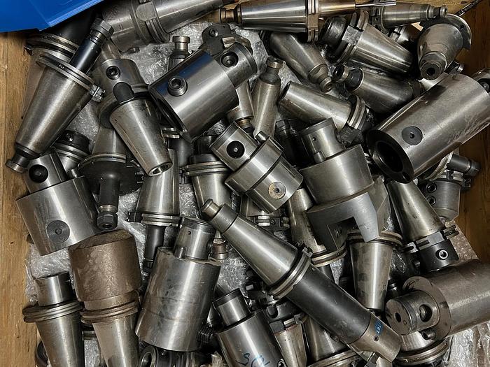 Gebraucht Über 100 Stück VDI50 Werkzeugaufnahmen im Paket