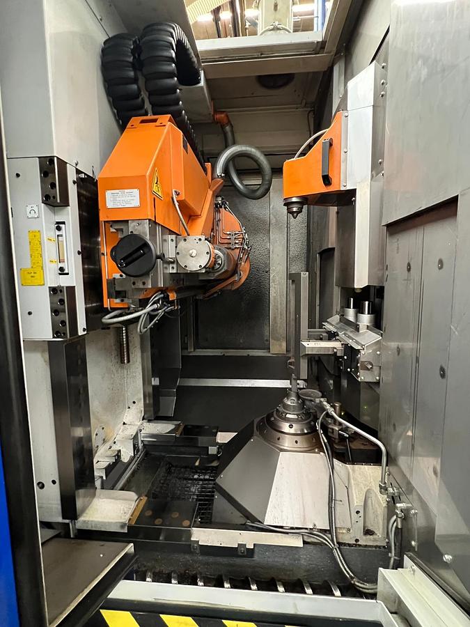 Gebraucht CNC-Wälzfräsmaschine zur Zahnradbearbeitung LIEBHERR LC 200