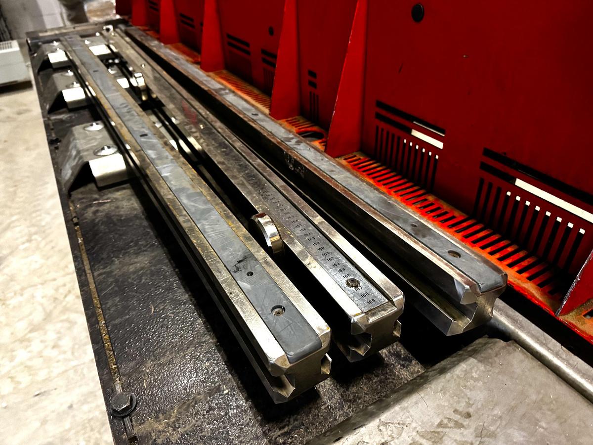 Gebraucht Hydraulische CNC-Tafelschere AMADA GX 630