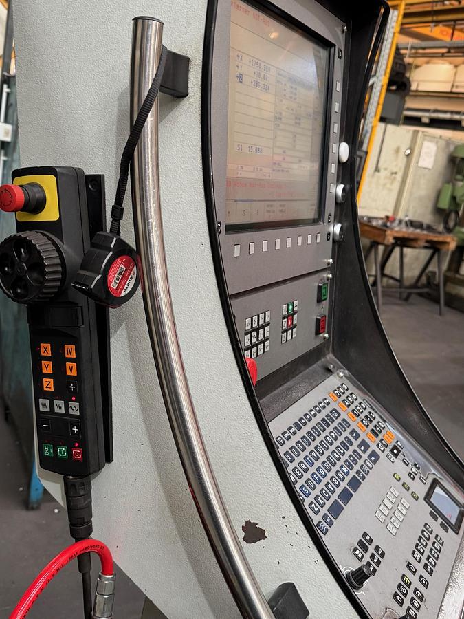 Gebraucht Vertikal-Bearbeitungszentrum KAOMING KMC-2000SV