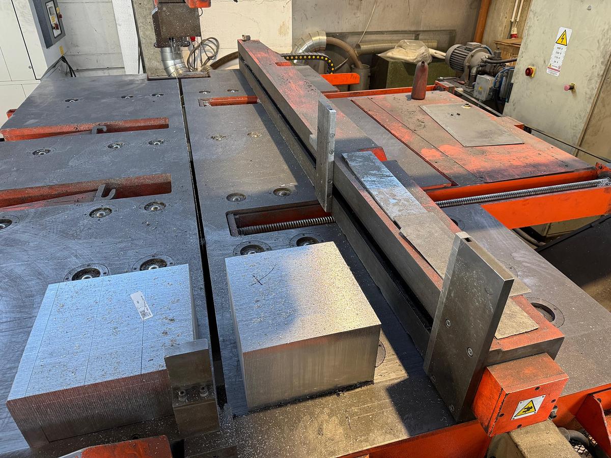 Gebraucht Vollautomatische Horizontal-Metallbandsäge für Großprofile  FRIGGI NF VTS 3000 × 1500 × 800