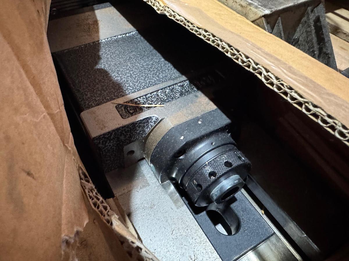 Gebraucht 3 Stück hydraulische Maschinenschraubstöcke DEUXMILL