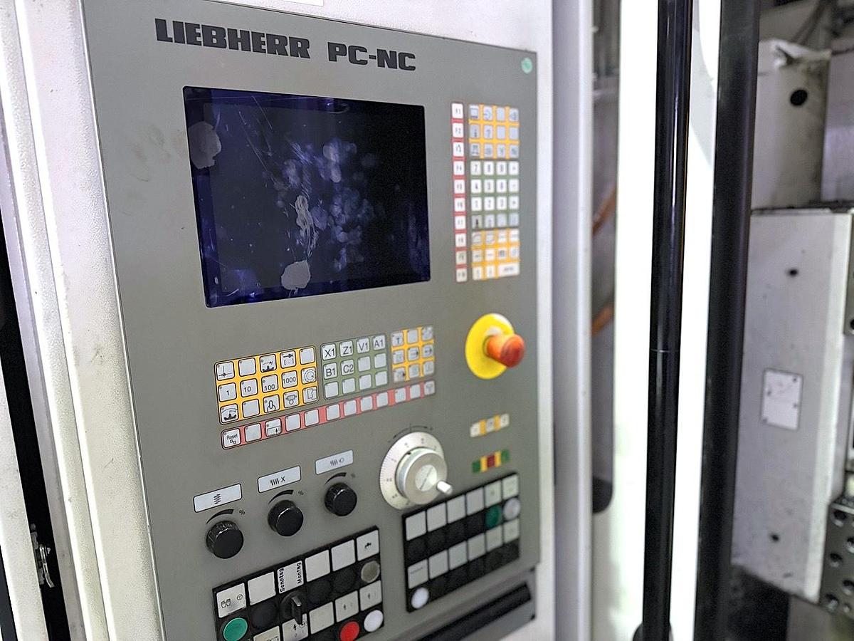 Gebraucht CNC Wälzfräsmaschine LIEBHERR LC 282