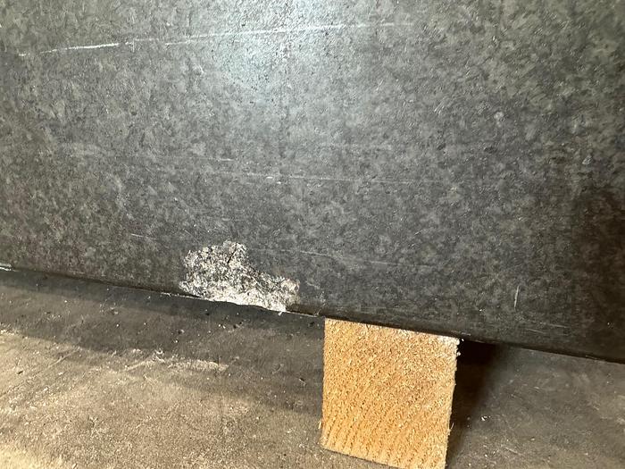 Gebraucht Granitplatte mit Gebrauchsspuren