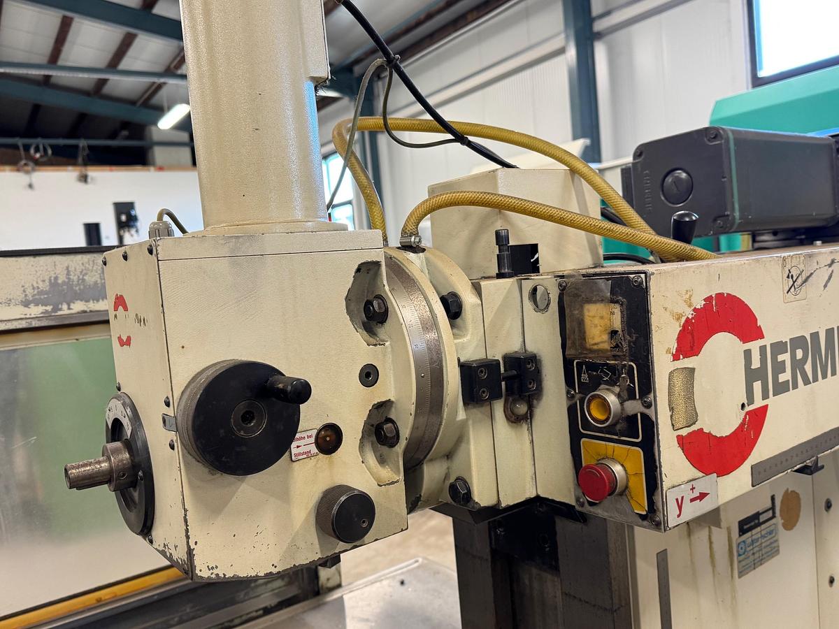 Gebraucht Fräsmaschine Hermle UWF 600 H | SK40 | 3-Achsen Automatik | Präzisionsmaschine