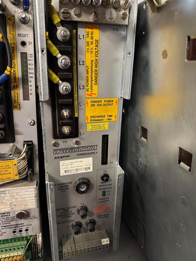Gebraucht INDRAMAT Ersatzteile  Antriebsregler  Servoverstärker  A.C. Servo Achsmodule