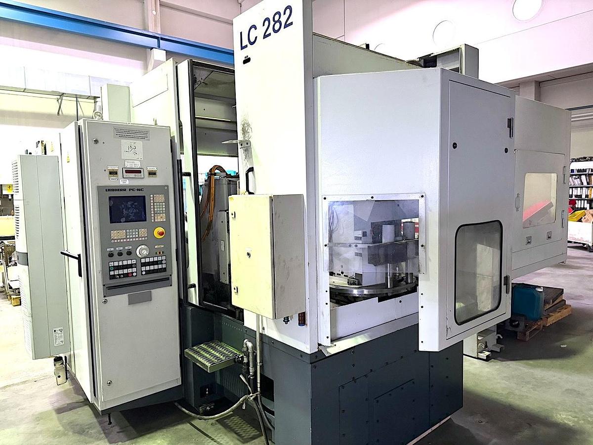 Gebraucht CNC Wälzfräsmaschine LIEBHERR LC 282
