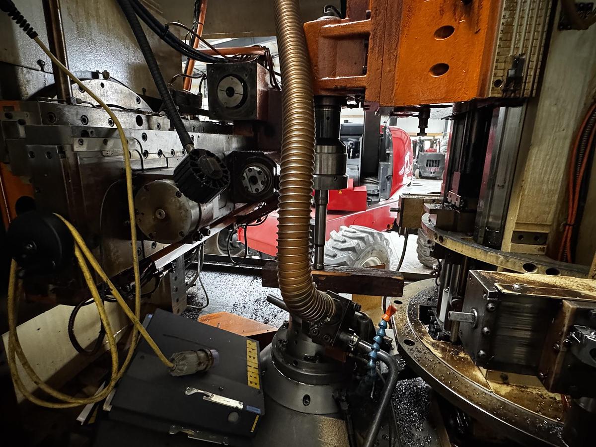 Gebraucht CNC Wälzfräsmaschine  LIEBHERR LC 282