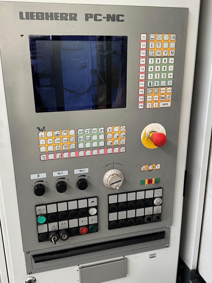 Gebraucht CNC Wälzfräsmaschine LIEBHERR LC 282