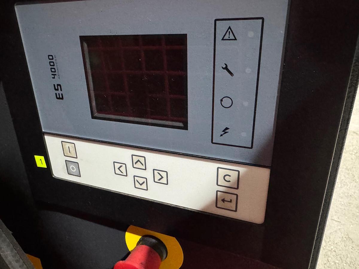 Gebraucht Schraubenkompressor  CHICAGO PNEUMATIC CPA 10 mit Lufttrockner CPX 80