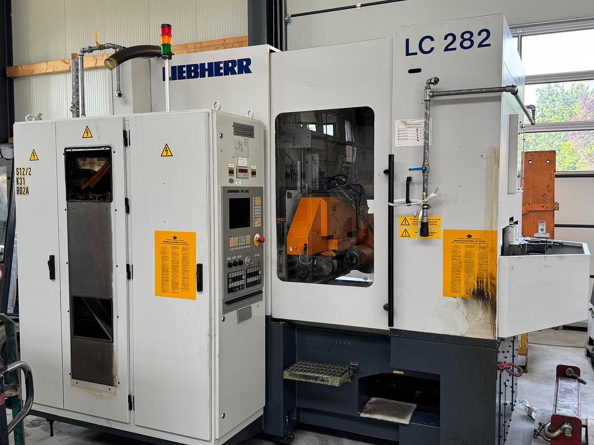 Gebraucht CNC Wälzfräsmaschine LIEBHERR LC 282