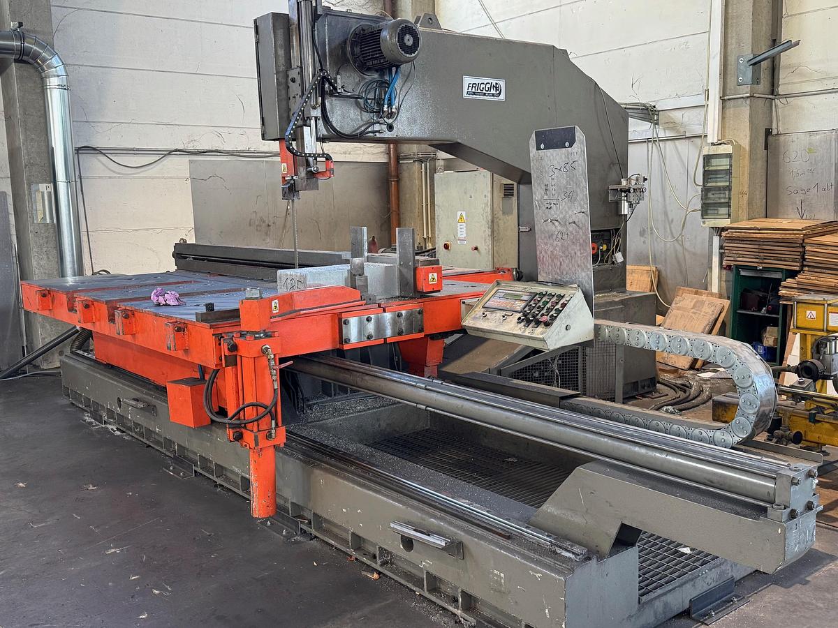 Gebraucht Vollautomatische Horizontal-Metallbandsäge für Großprofile  FRIGGI NF VTS 3000 × 1500 × 800