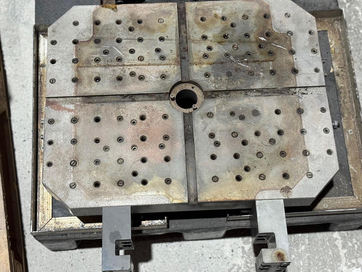 Gebraucht 2 Stück gebrauchte HÜLLER HILLE NBH 170 Paletten