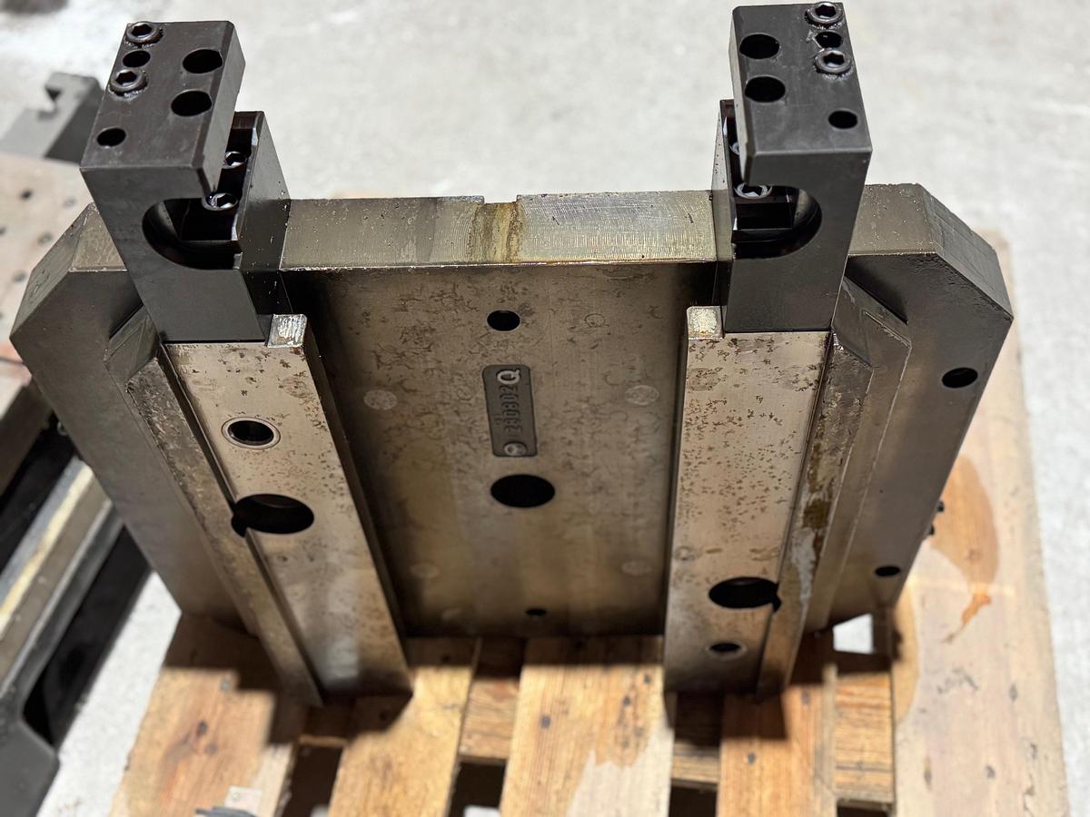 Gebraucht 2 Stück gebrauchte HÜLLER HILLE NBH 170 Paletten